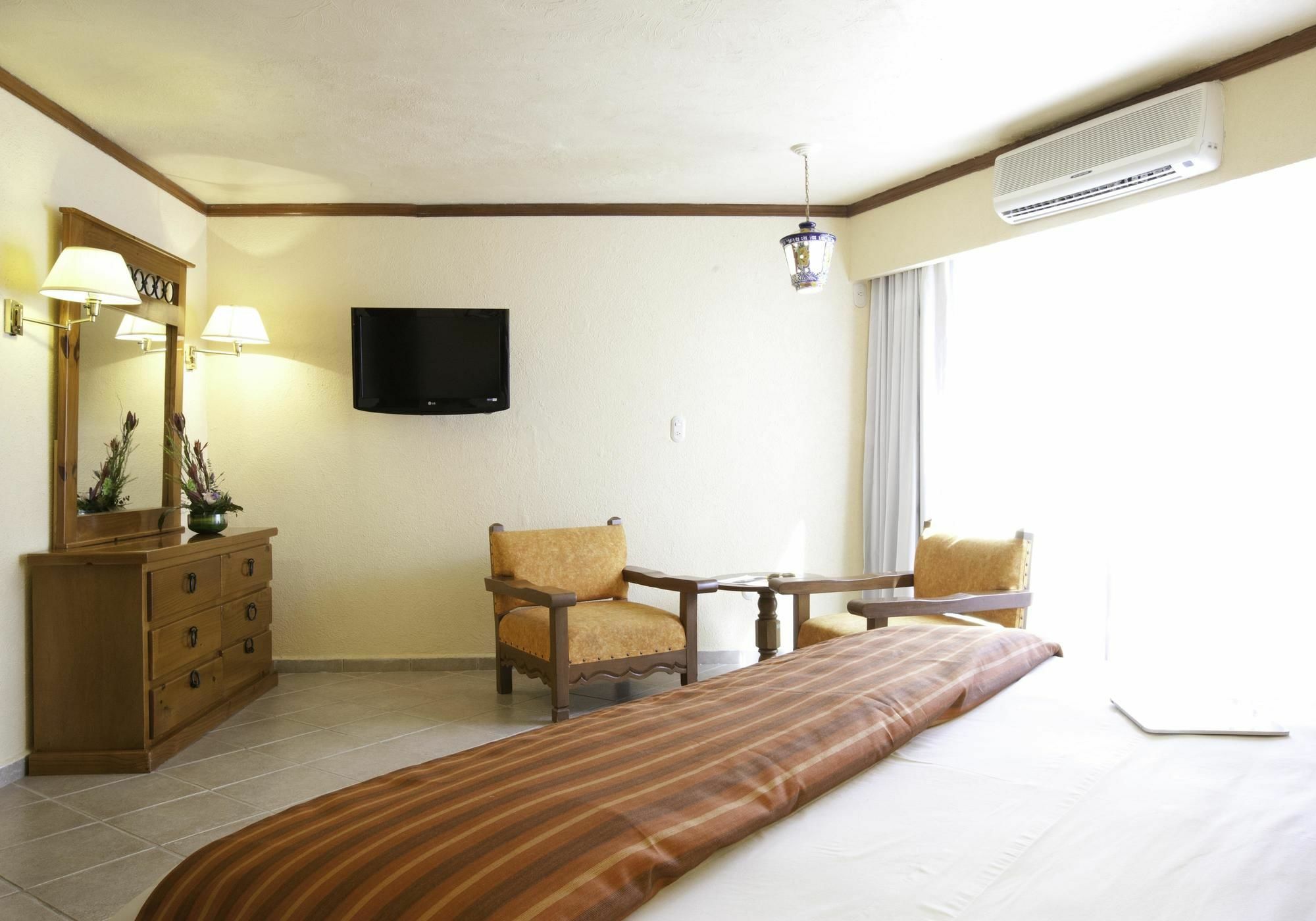 Mision Comanjilla Hotel Exterior photo